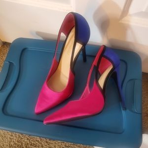 Beautiful blue/pink shoe . Shoe dazzle. Size 8.5